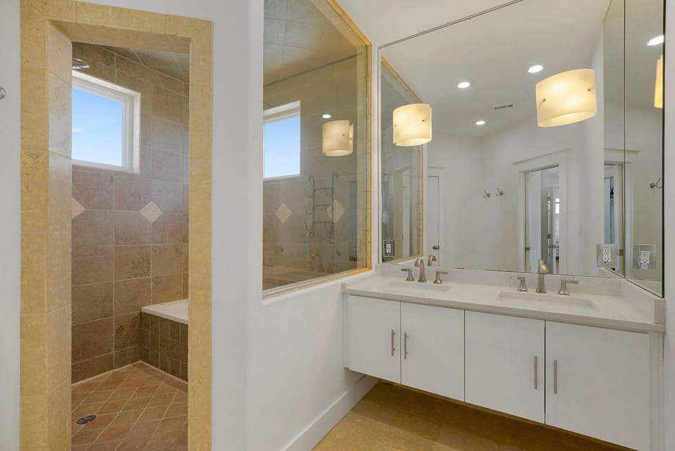 Wandering Palms - Miramar Beach - Bathroom