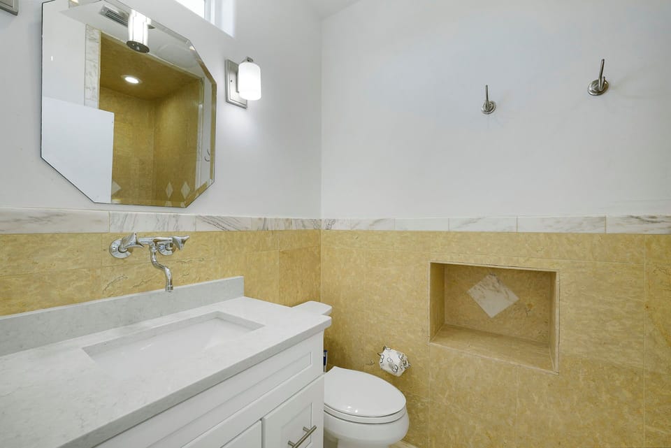 Wandering Palms - Miramar Beach - Bathroom