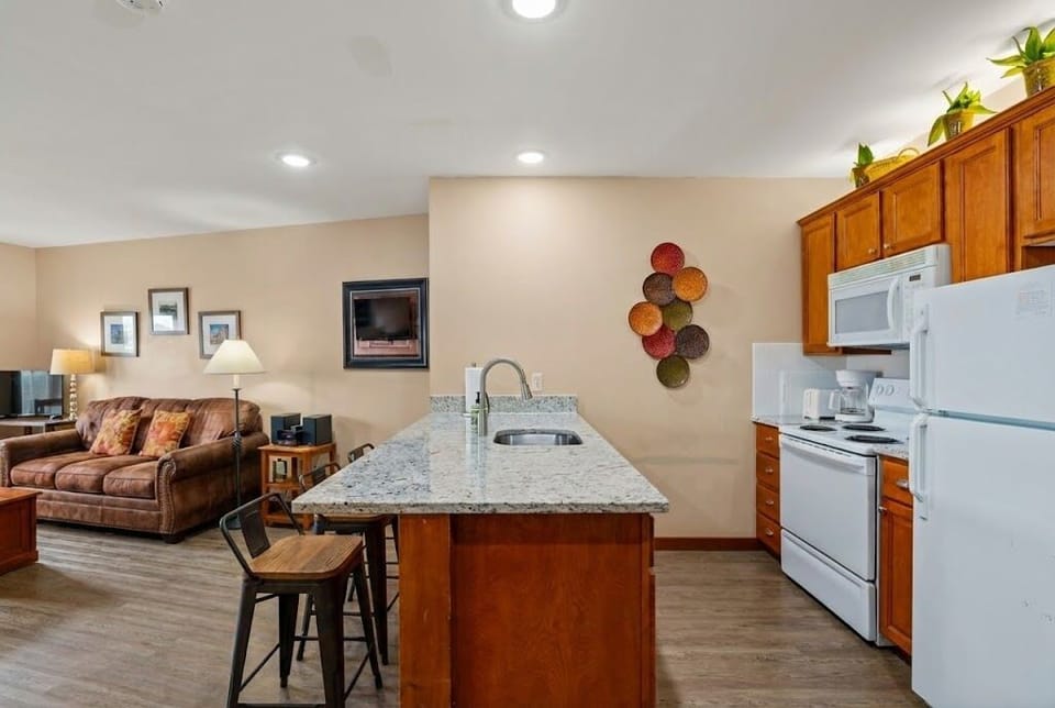 Ski Lodge Kitchen — Full Kitchen with Granite Island, Full-Size Appliances, No Resort Fee