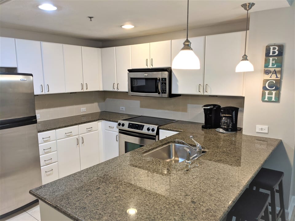 Fully equipped kitchen.
