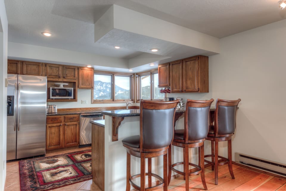 Have breakfast at the bar | Main Level