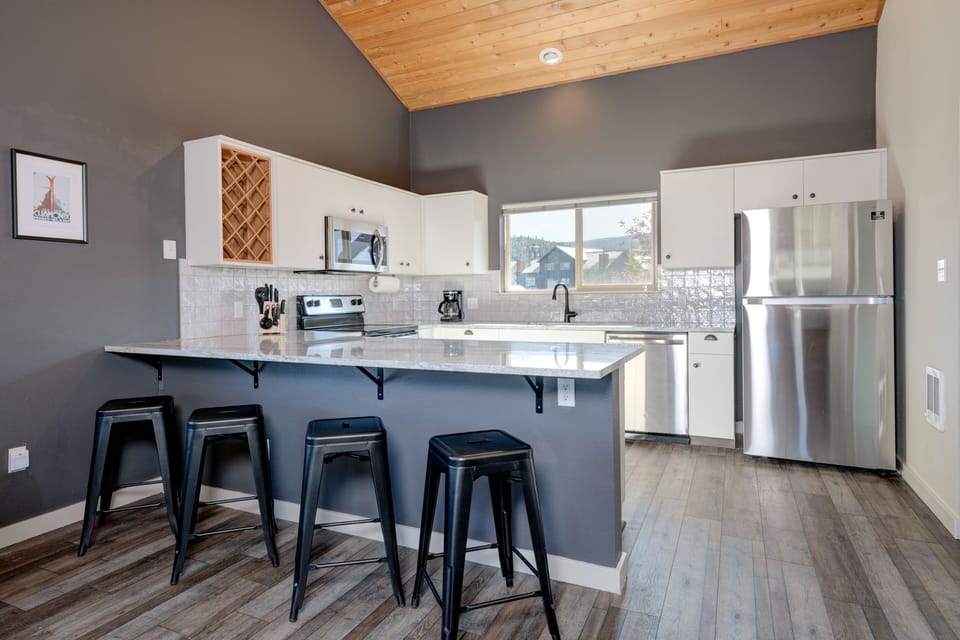 Have your morning coffee at the bar | Main Level