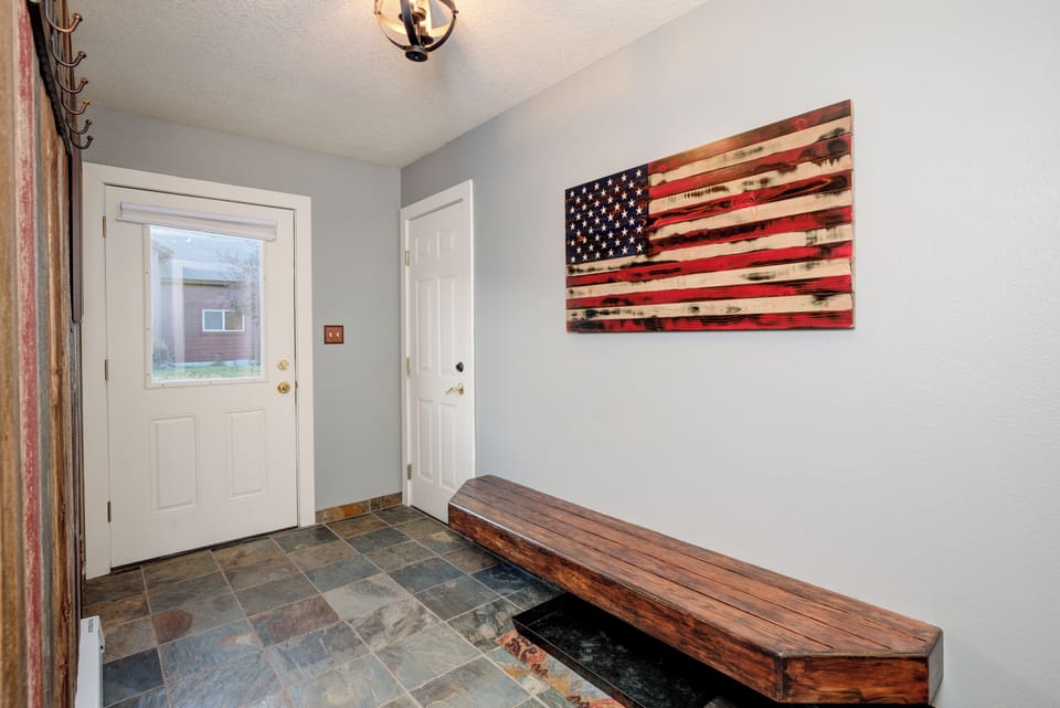 Entryway | Main Level