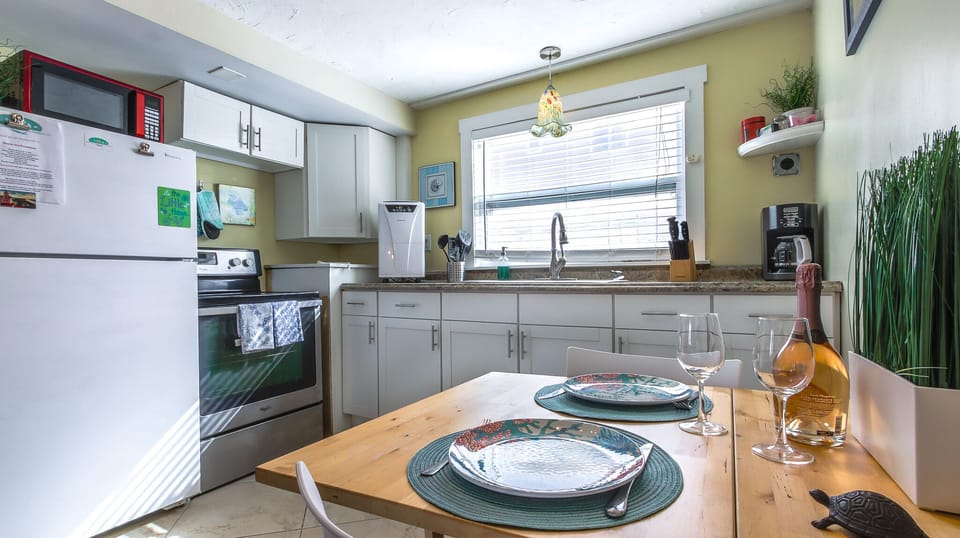 All the cooking ware and utensil needed for a perfect breakfast or dinner!