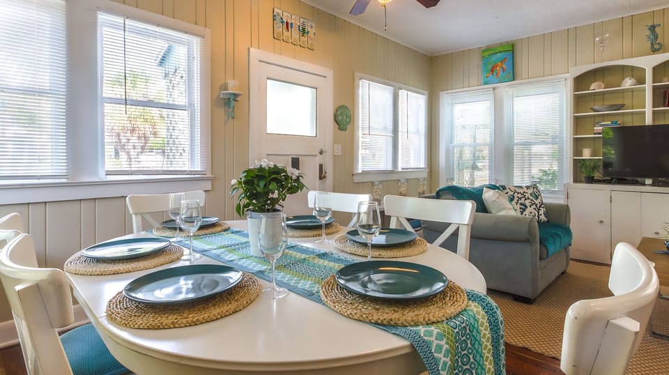 Ther perfect table for a fabulous meal for 6.