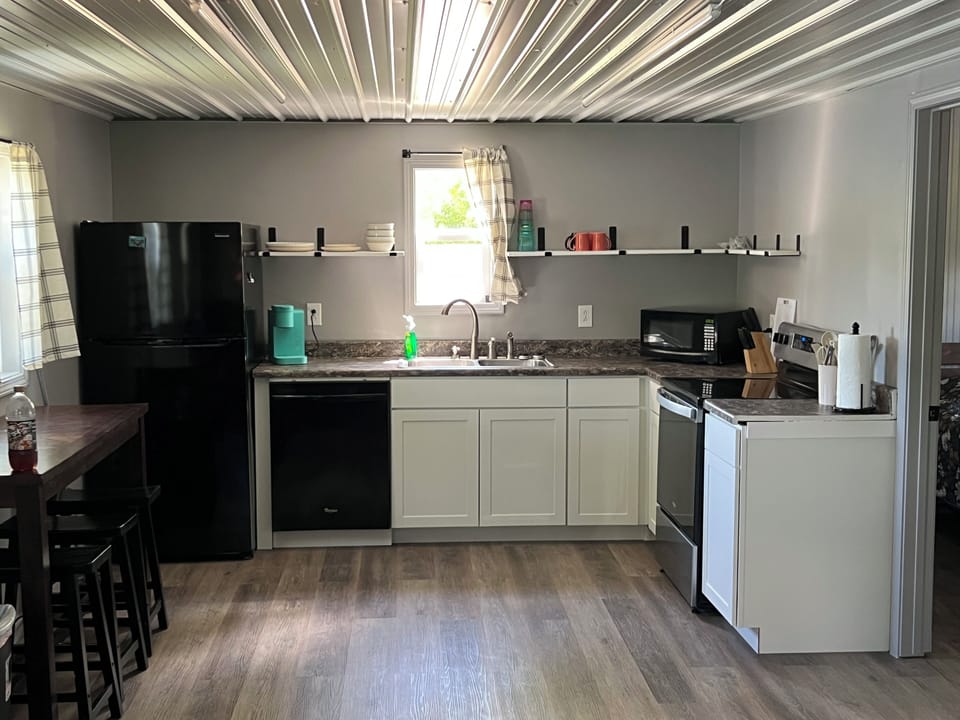 Full kitchen 