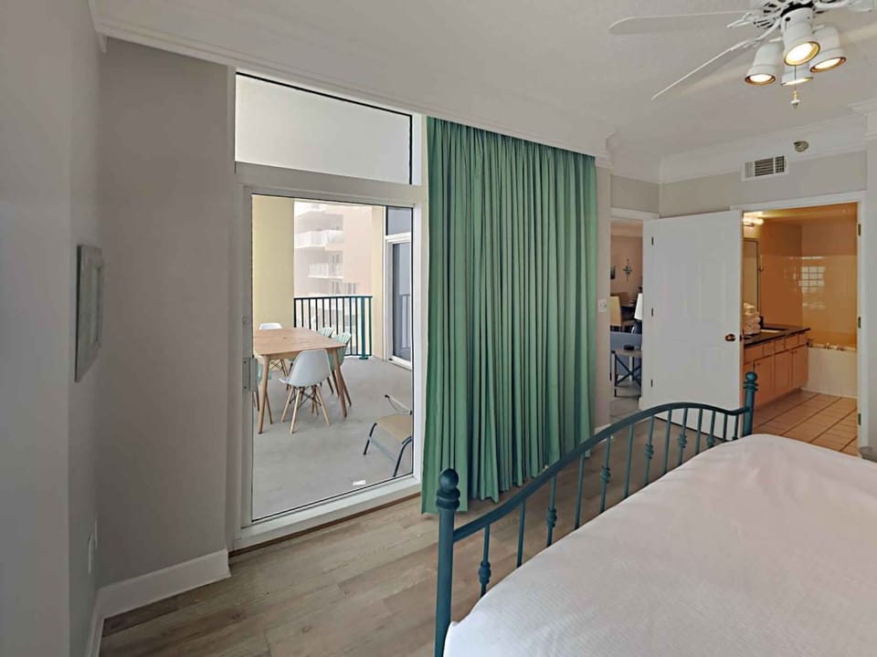 Master Bedroom - Balcony