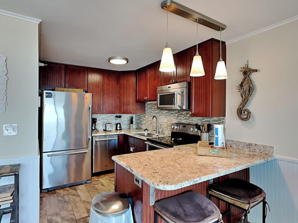 Fully Equipped Kitchen with Bar Seating for Two