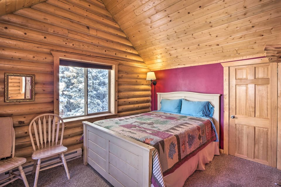 Bedroom 2 | 2nd Floor | Queen Bed