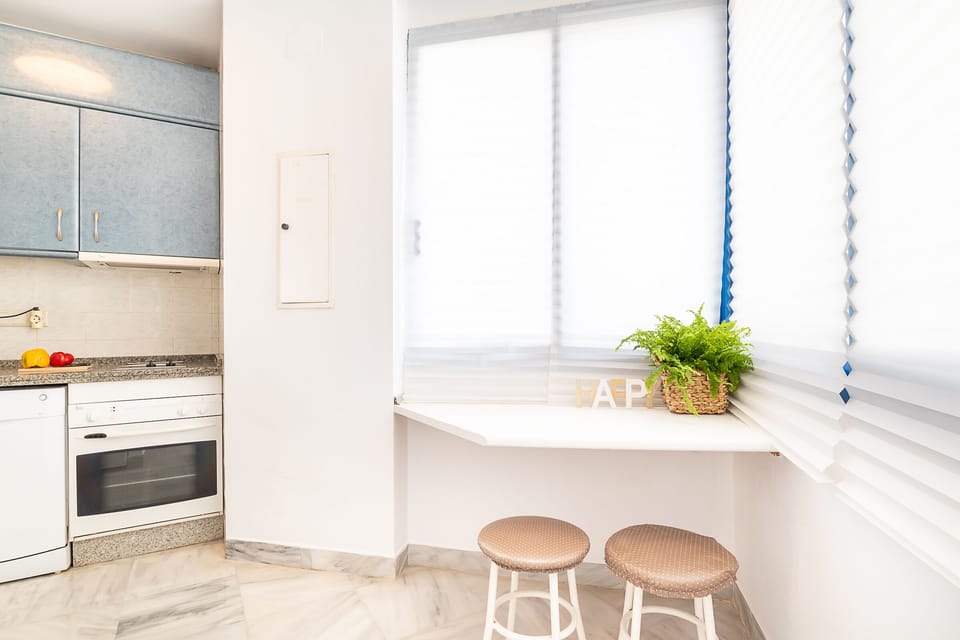 Table with 2 chairs in the kitchen