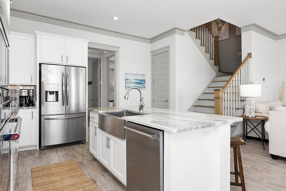 Fully Equipped Kitchen with Stainless Steel Appliances - First Floor