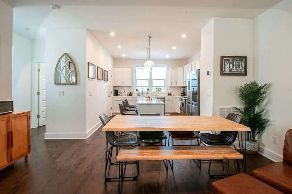 Dining table where you can enjoy your daily meals!