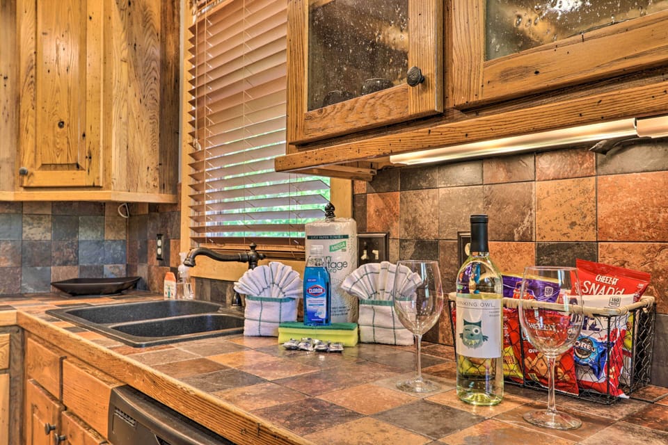 Fully Equipped Kitchen | Provided Supplies & Snacks