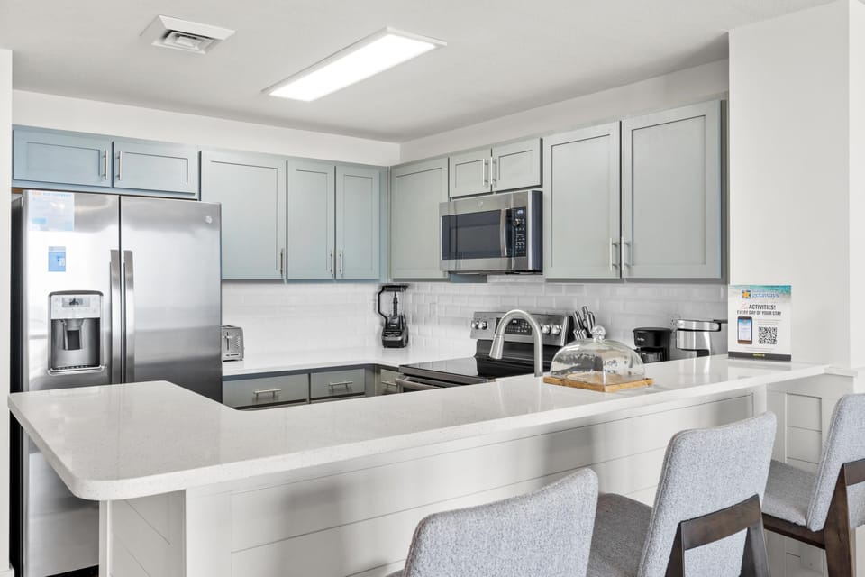 Kitchen with Breakfast Bar