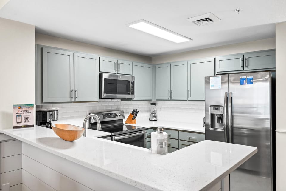 Kitchen with Breakfast Bar