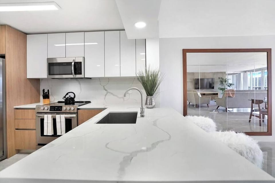 Fully equipped kitchen with seating at counter