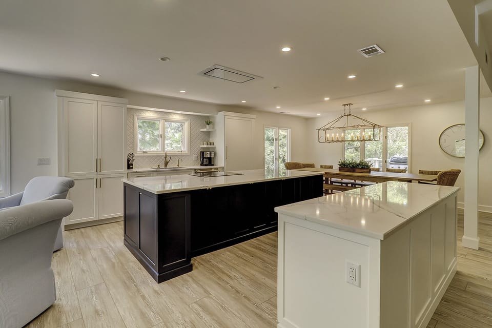 Kitchen & Dining Area