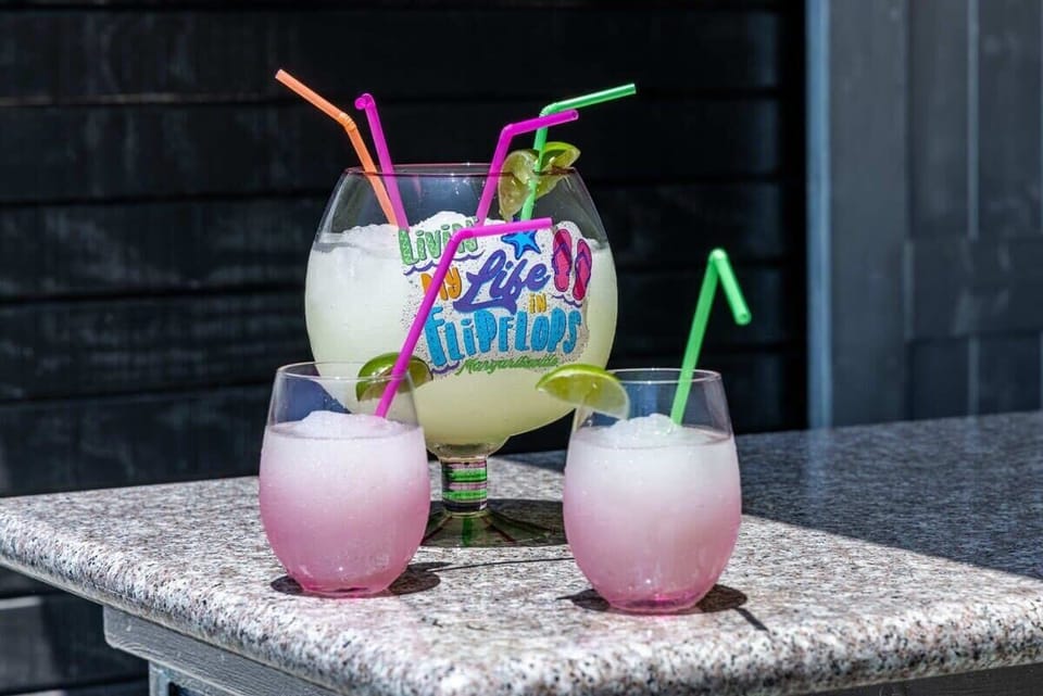 Margaritas poolside? Yes!