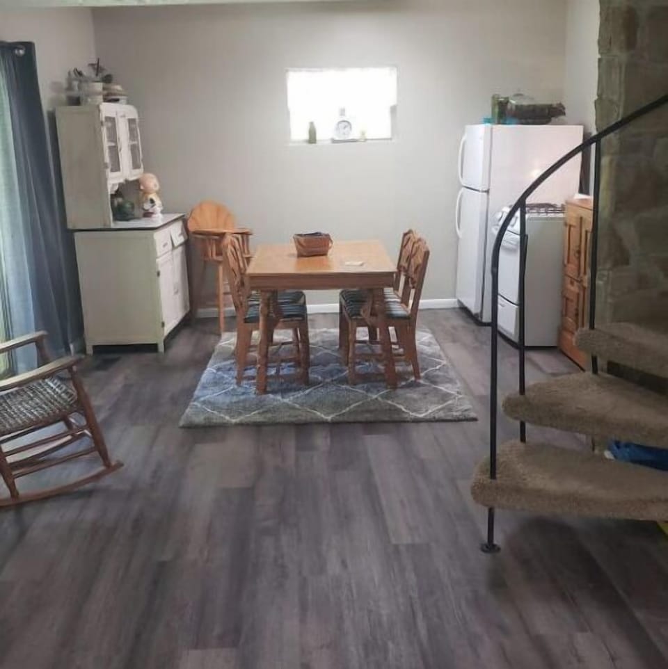 Lower level kitchenette and dining area