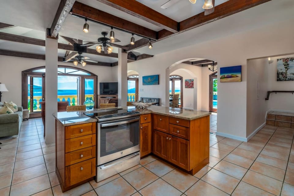 Spacious and modern kitchen!