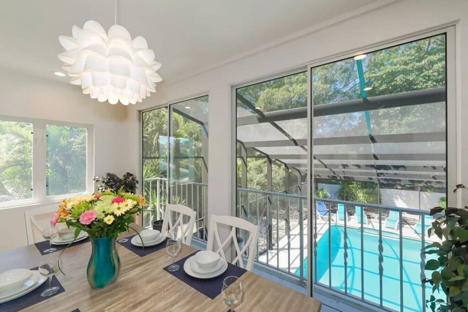 Dining Room/View of Pool
