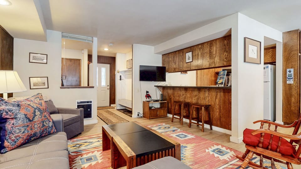 Home Decor, Indoors, Furniture, Living Room, Couch