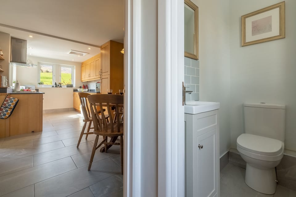 Ground floor: Cloakroom