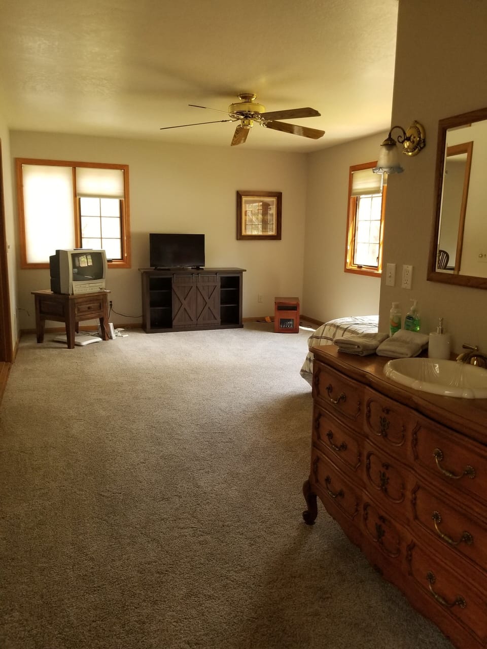 Upstairs large open room with tv. The older tv is for the Wii or a DVD. 