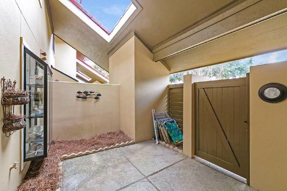 Another view of the courtyard
