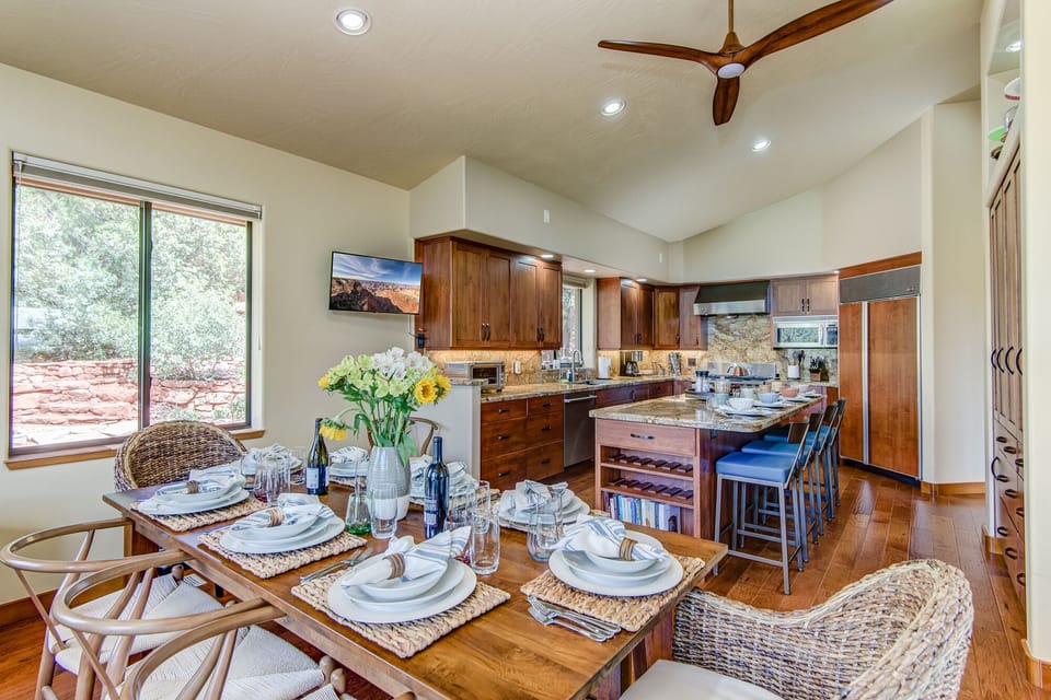 Dining Area and Kitchen Island Seating