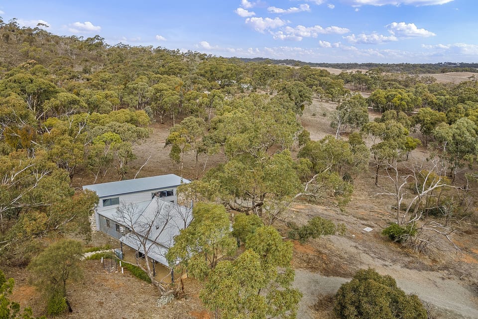 Unique luxury bushland accommodation 10 minutes from restaurants & wineries
