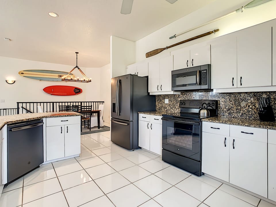 Fully equipped kitchen.