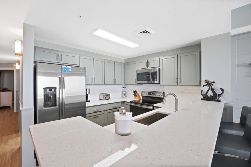 Kitchen with Breakfast Bar