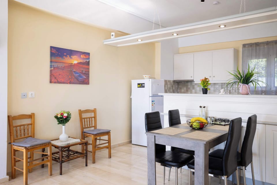 Dining corner with direct access to the covered balcony