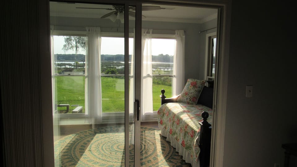 bedroom sunroom