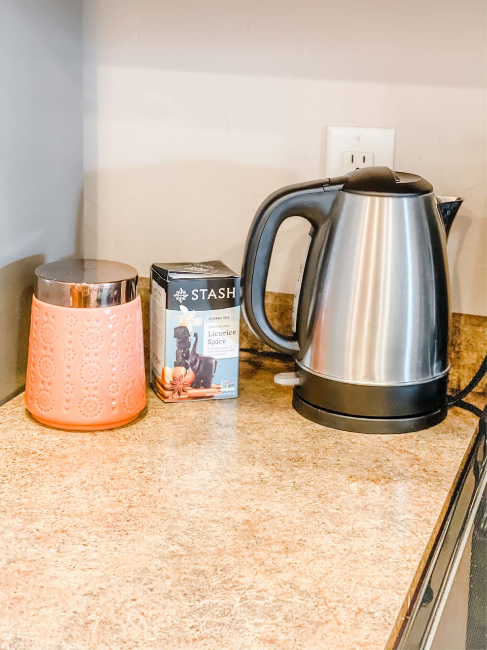 Electric kettle and tea