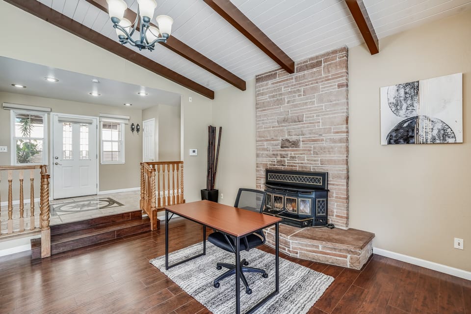Living space with 55" Smart TV + work desk