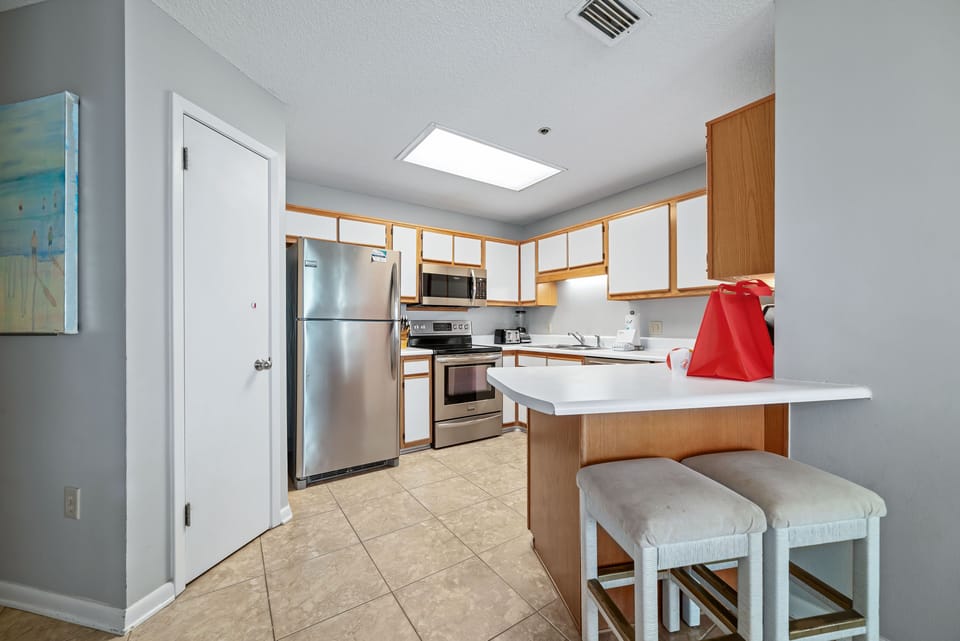 Breakfast bar and kitchen
