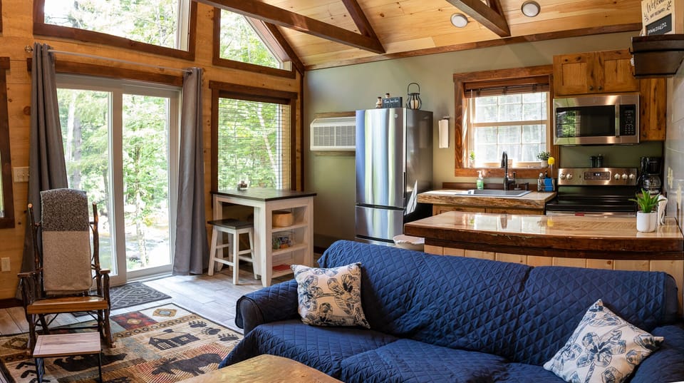 Open living/Kitchen. Queen/Sleeper Sofa