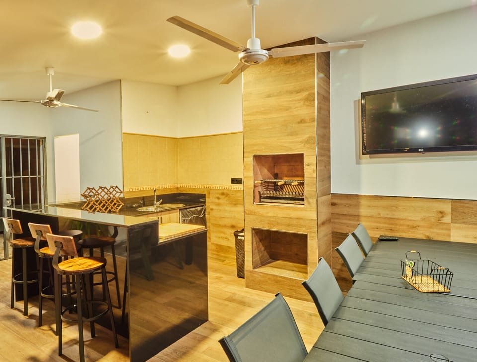 Enjoy the dining room of this farm in the Montes de Málaga