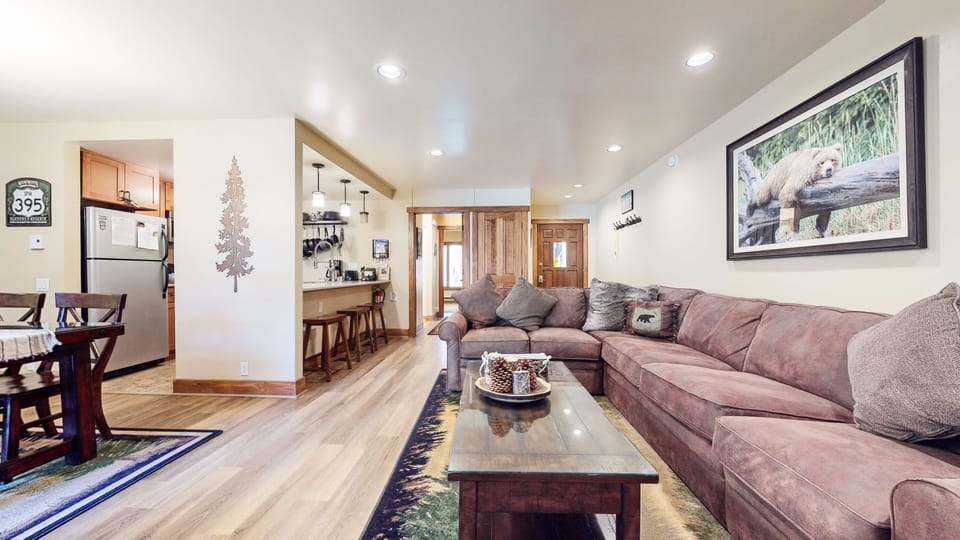 Home Decor, Building, Furniture, Indoors, Living Room