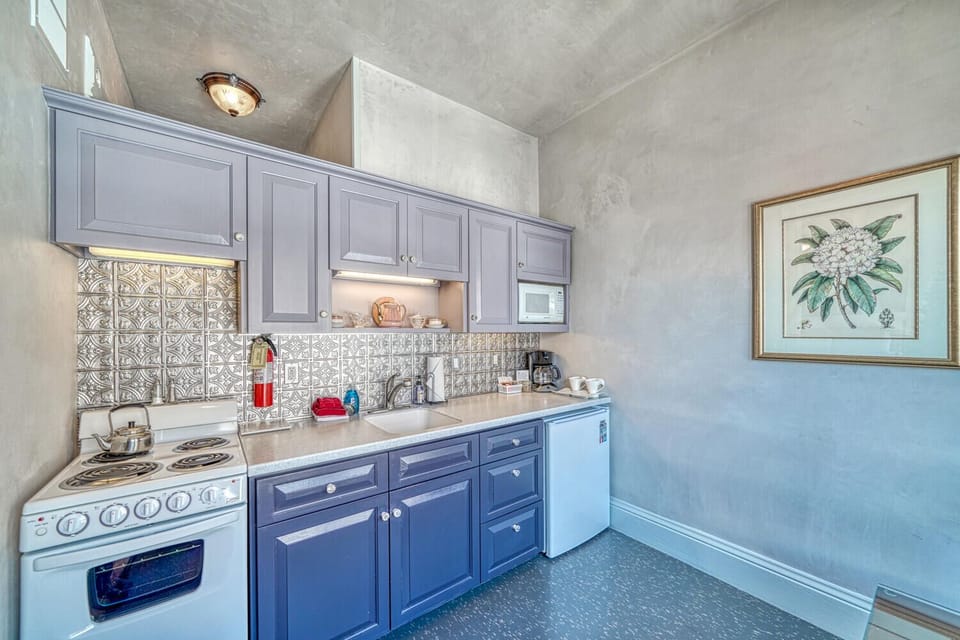 Bright and open kitchen where you can people watch in Riverside Park.
~Fully equipped to cook your own meals
~Drip Coffee Maker