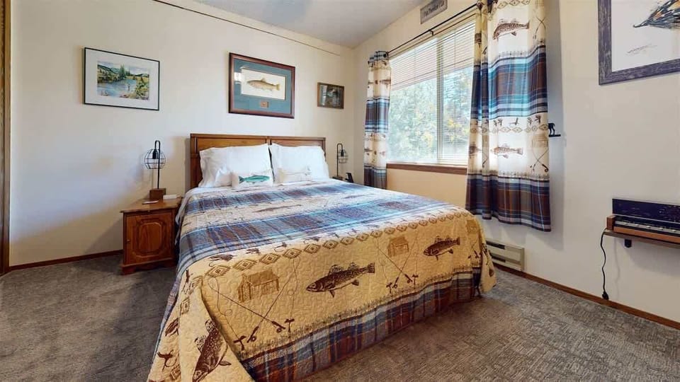 Upstairs Queen Bedroom