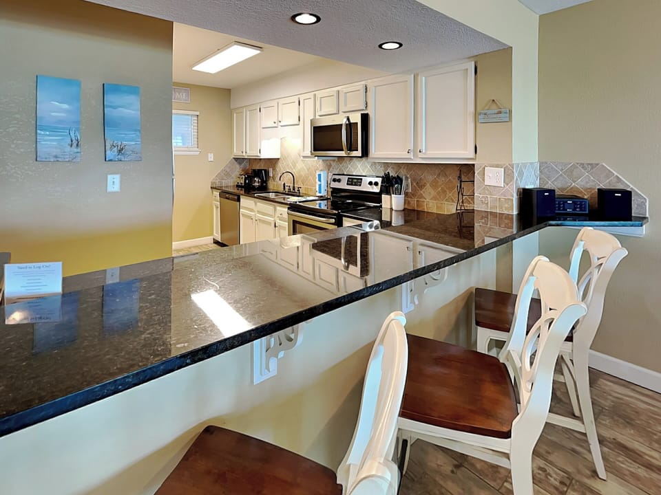 Kitchen - Additional Seating at Breakfast Bar