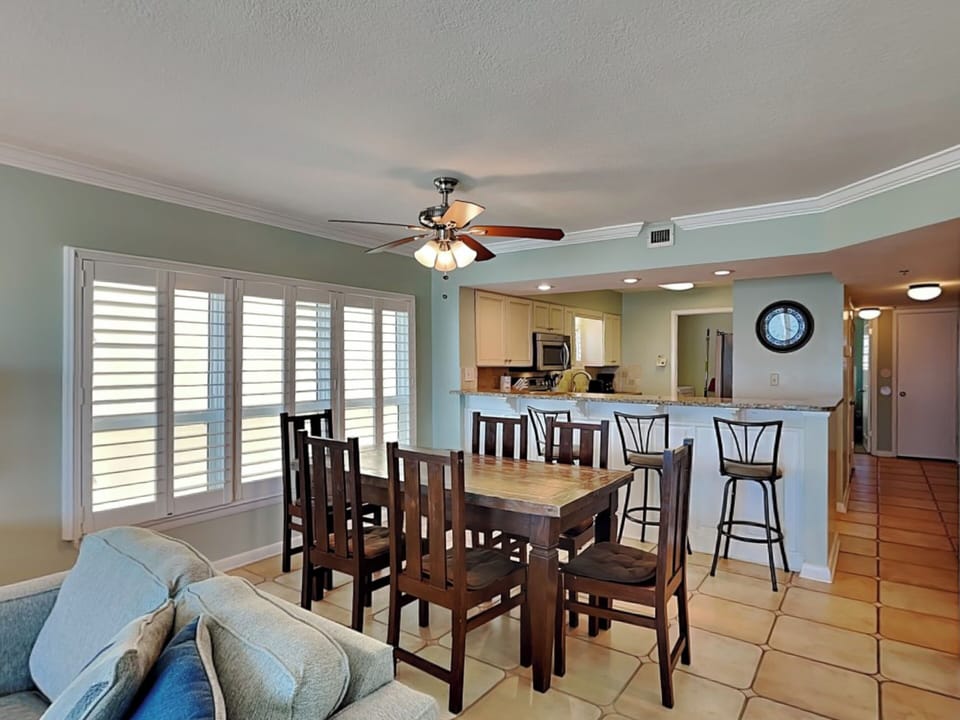 Dining Area - Table for Six
