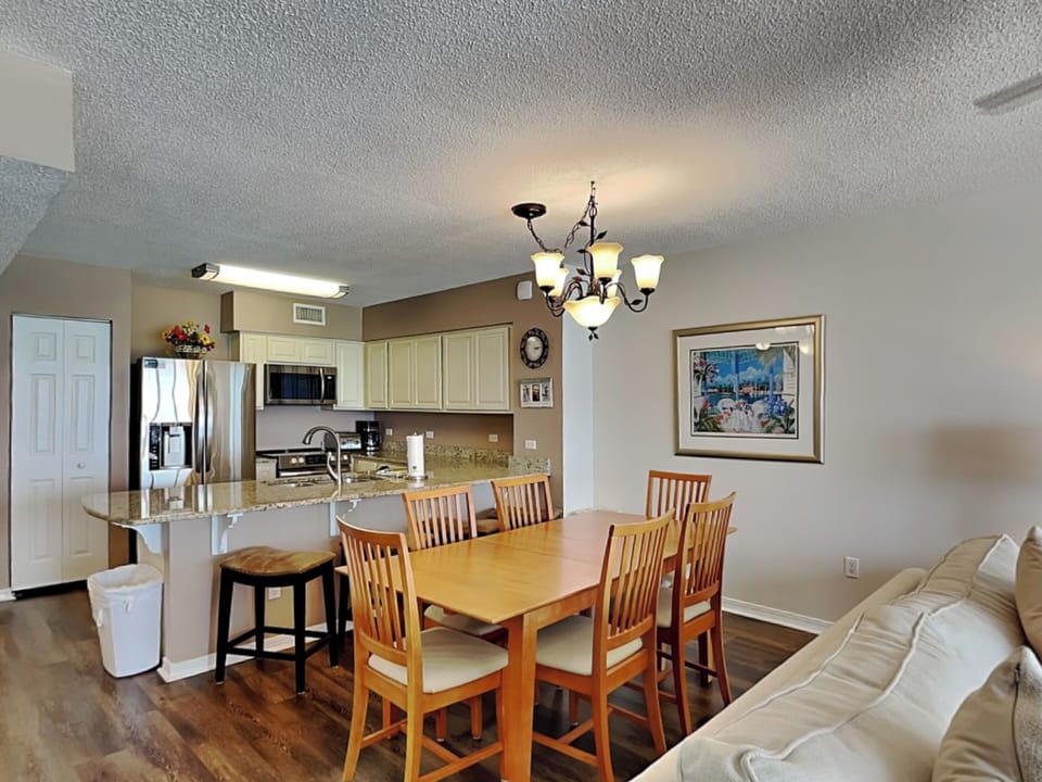 Dining Area - Table and Bar Seating