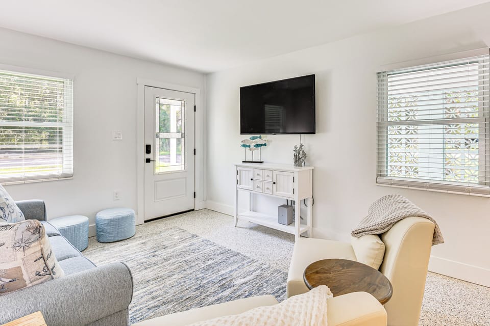 Crystal River Vacation Rental | 3BR | 2BA | 1,623 | 2 Small Steps to Enter