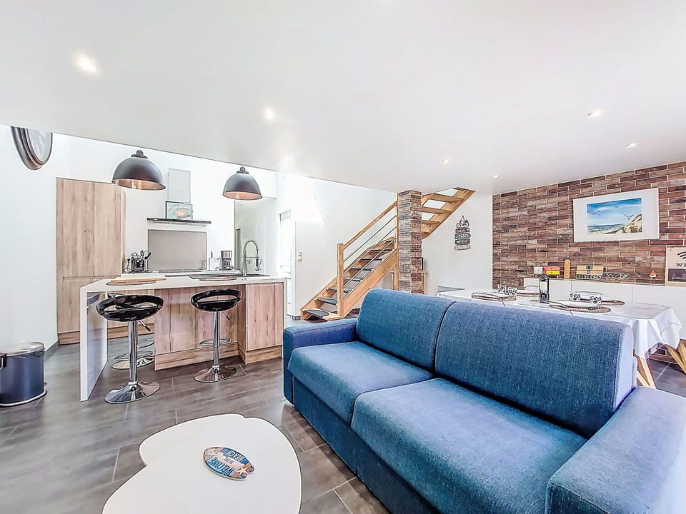 Furniture, Interior Design, Flooring, Floor, Couch, Home, Ceiling, Room, Living Room, Apartment