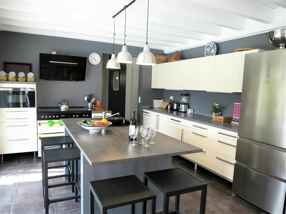 Cabinetry, Furniture, Countertop, Property, Table, Kitchen Stove, Kitchen Appliance, Chair, Kitchen, Building