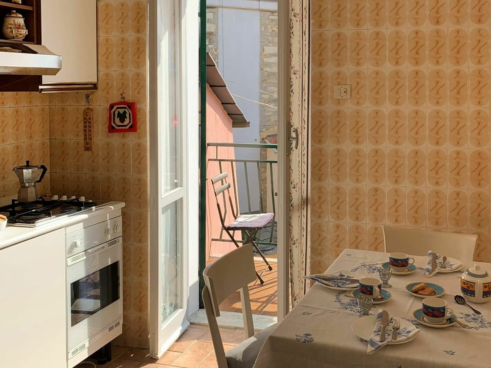 Furniture, Property, Building, Table, Cabinetry, Countertop, Wood, Tableware, Chair, Architecture